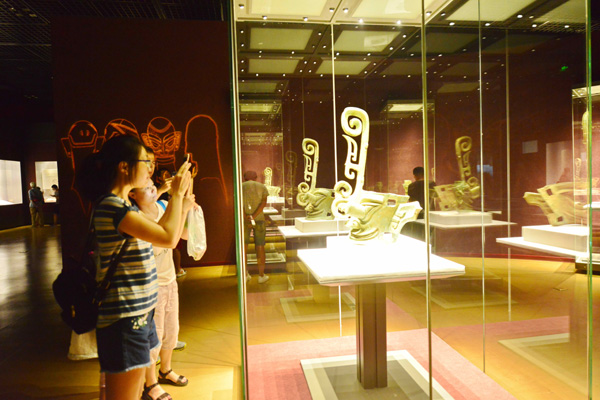 《太阳的传说——三星堆、金沙遗址出土文物菁华展》在山东省博物馆开展