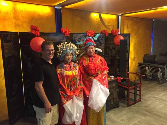 山东青岛：国外友人体验中华传统文化