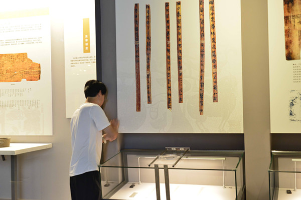 “书于竹帛——中国简帛文化展”在山东博物馆开展