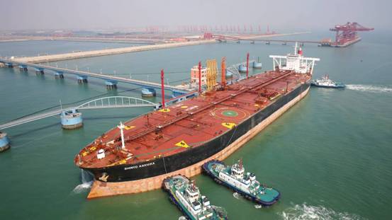 青岛港油品年吞吐量首次超越亿吨