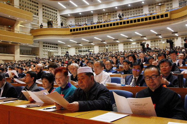 山东省政协十二届一次会议在济南开幕