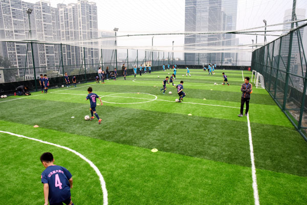 山东省首个校园空中足球场启用