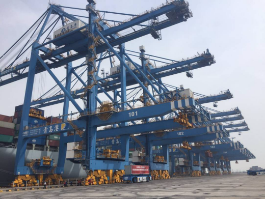 亚洲首个全自动化码头在青岛港投入商业运营